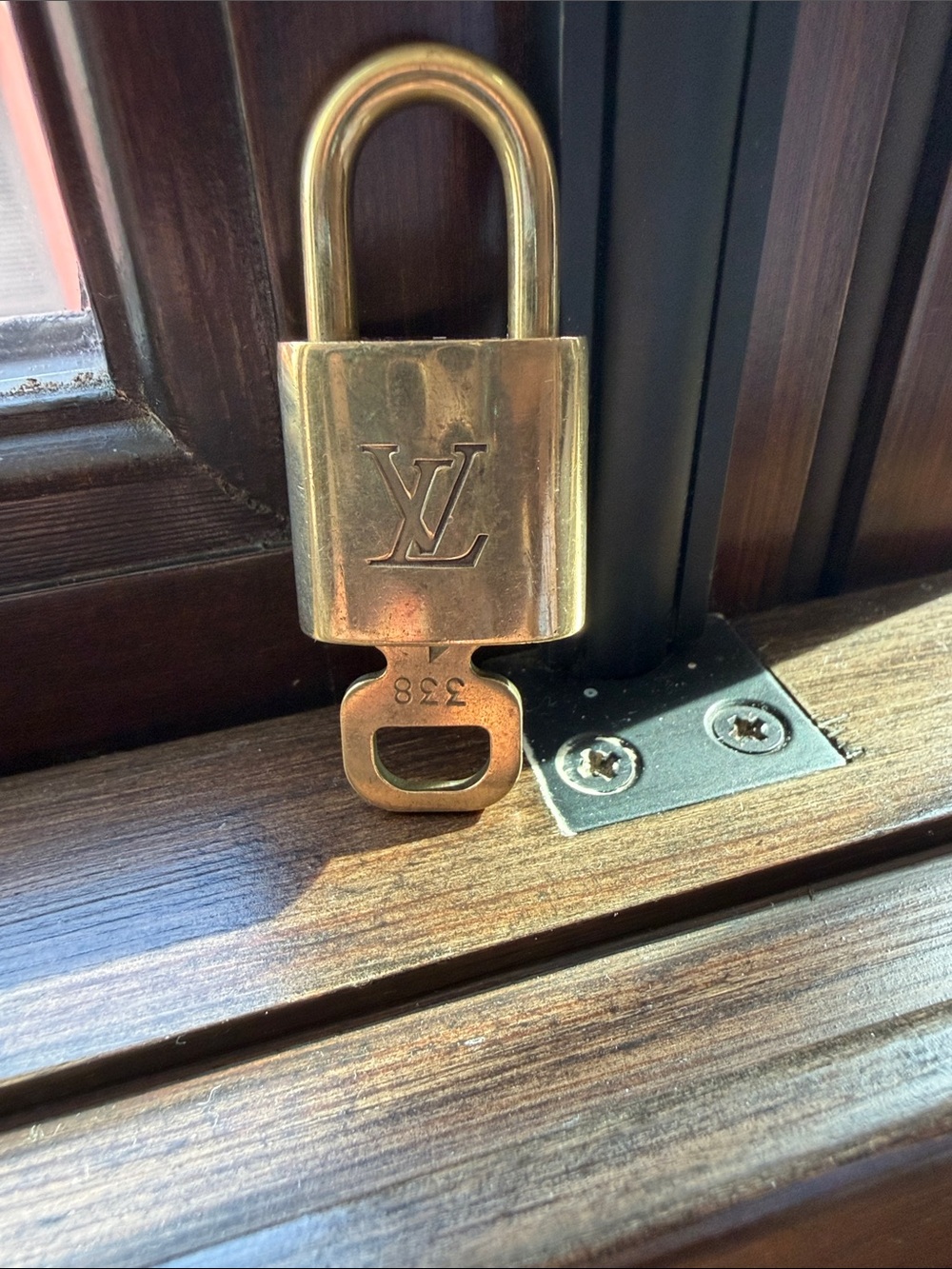“Authentic Louis Vuitton Lock And Key 🔐 Set